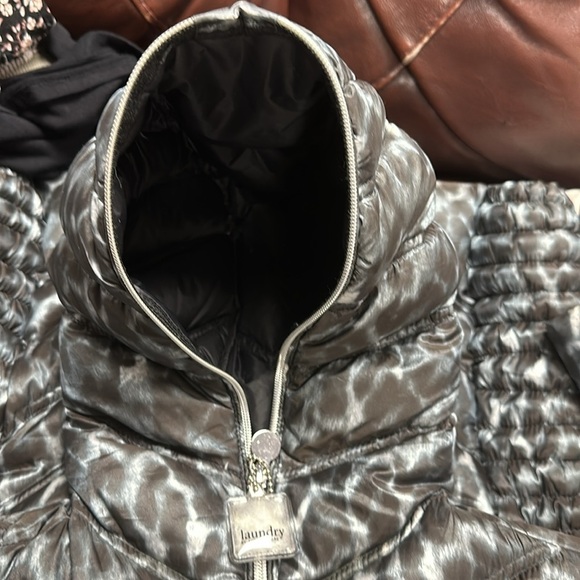Laundry by Shelli Segal  Down Packable Puffer Coat jacket hooded size M, EUC - Picture 8 of 9